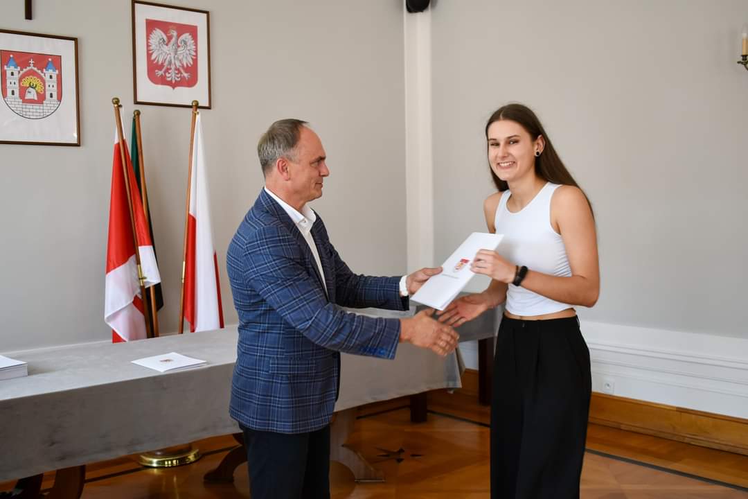 ZE STYPENDIAMI BURMISTRZA POLKOWIC