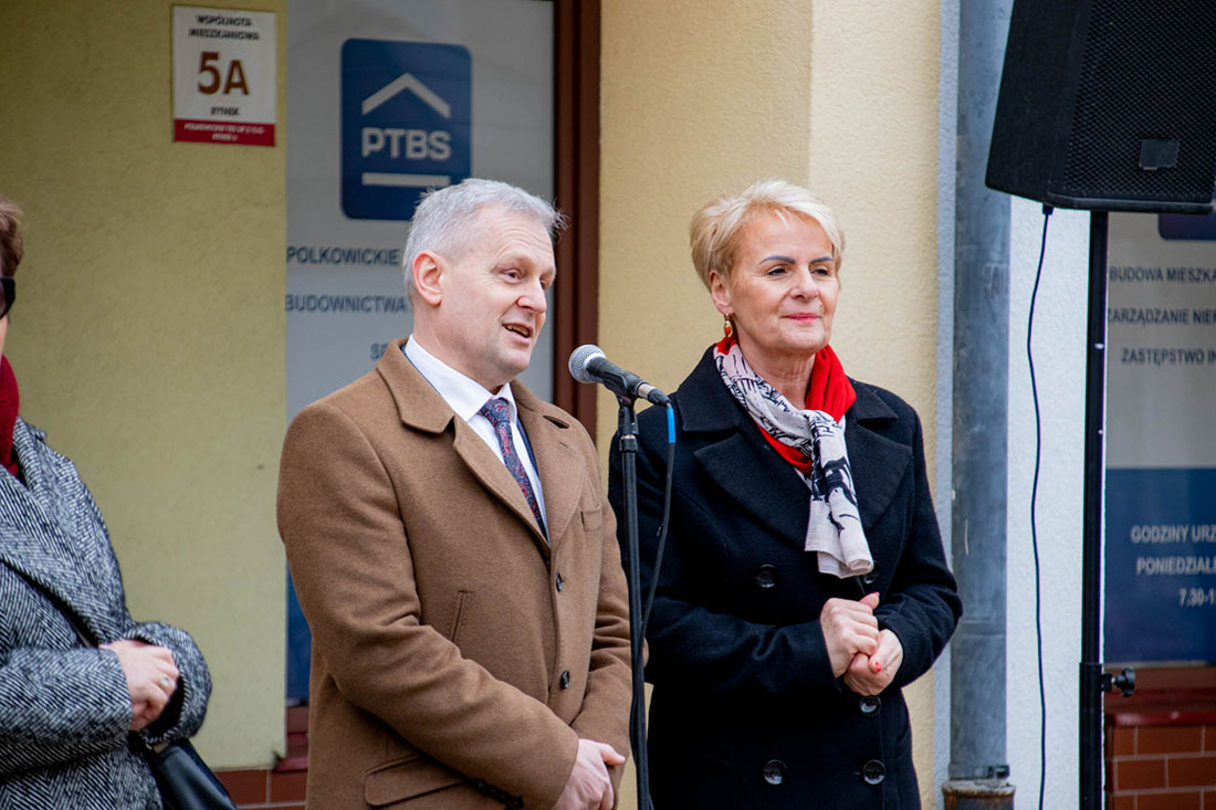 TANECZNY KOROWÓD